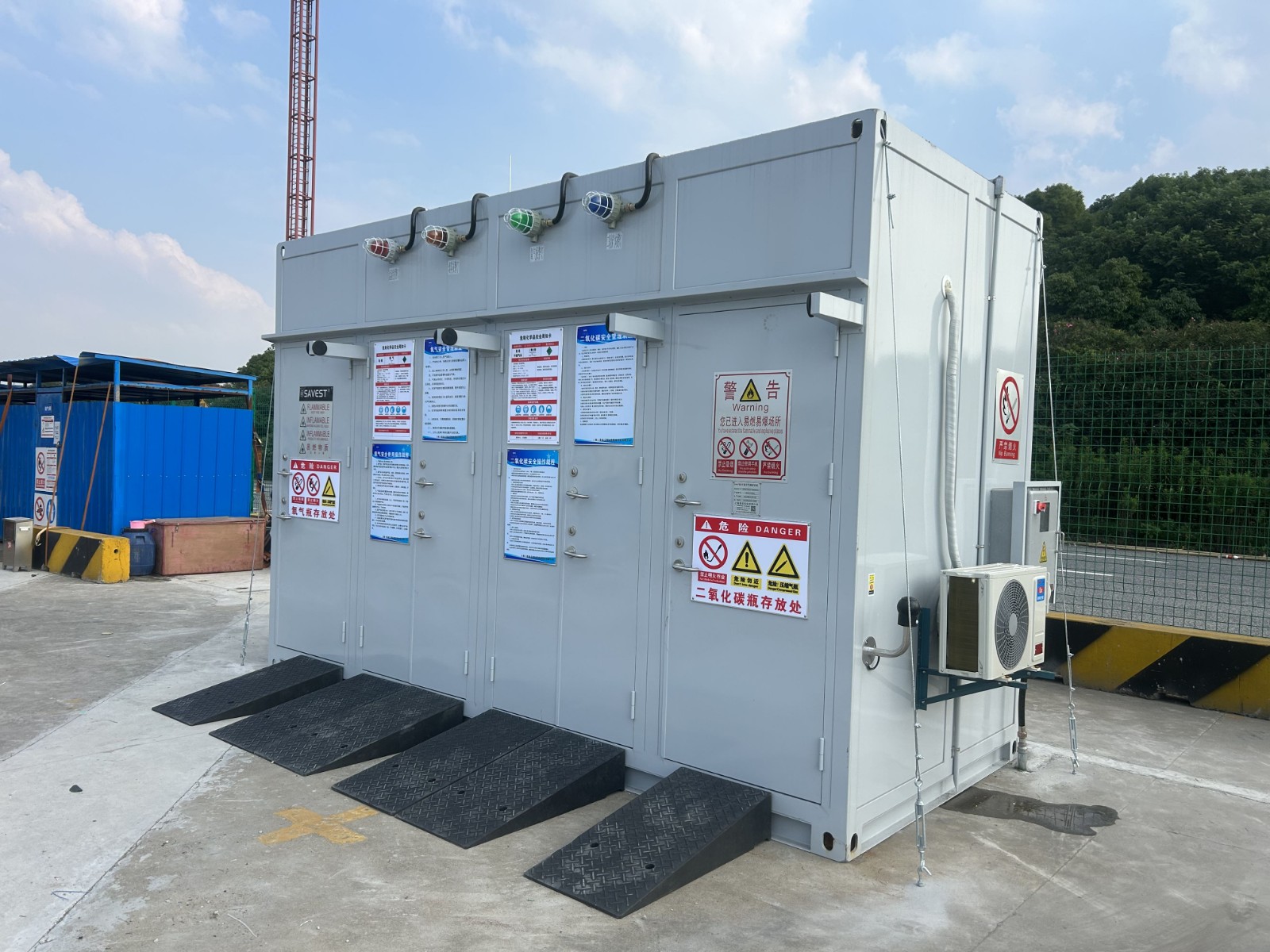 图片 2 室外气瓶暂存柜