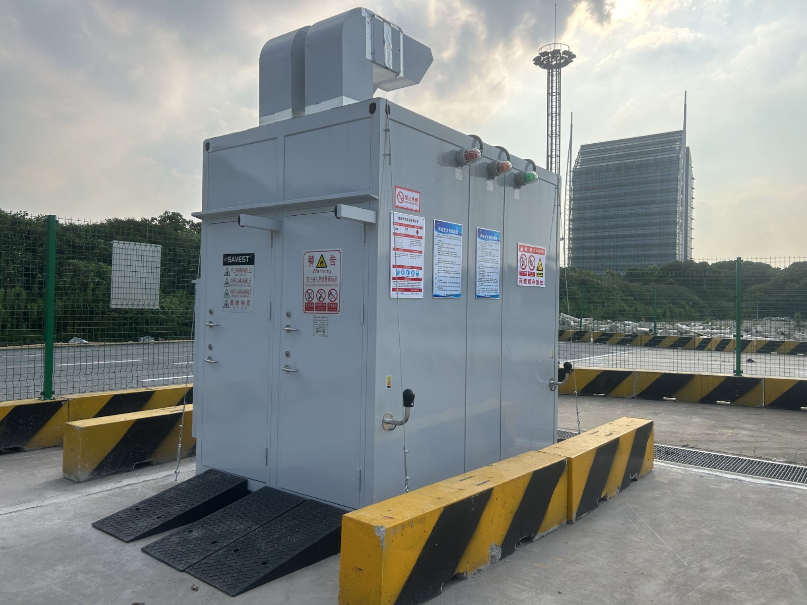 图片 4 室外气瓶暂存柜